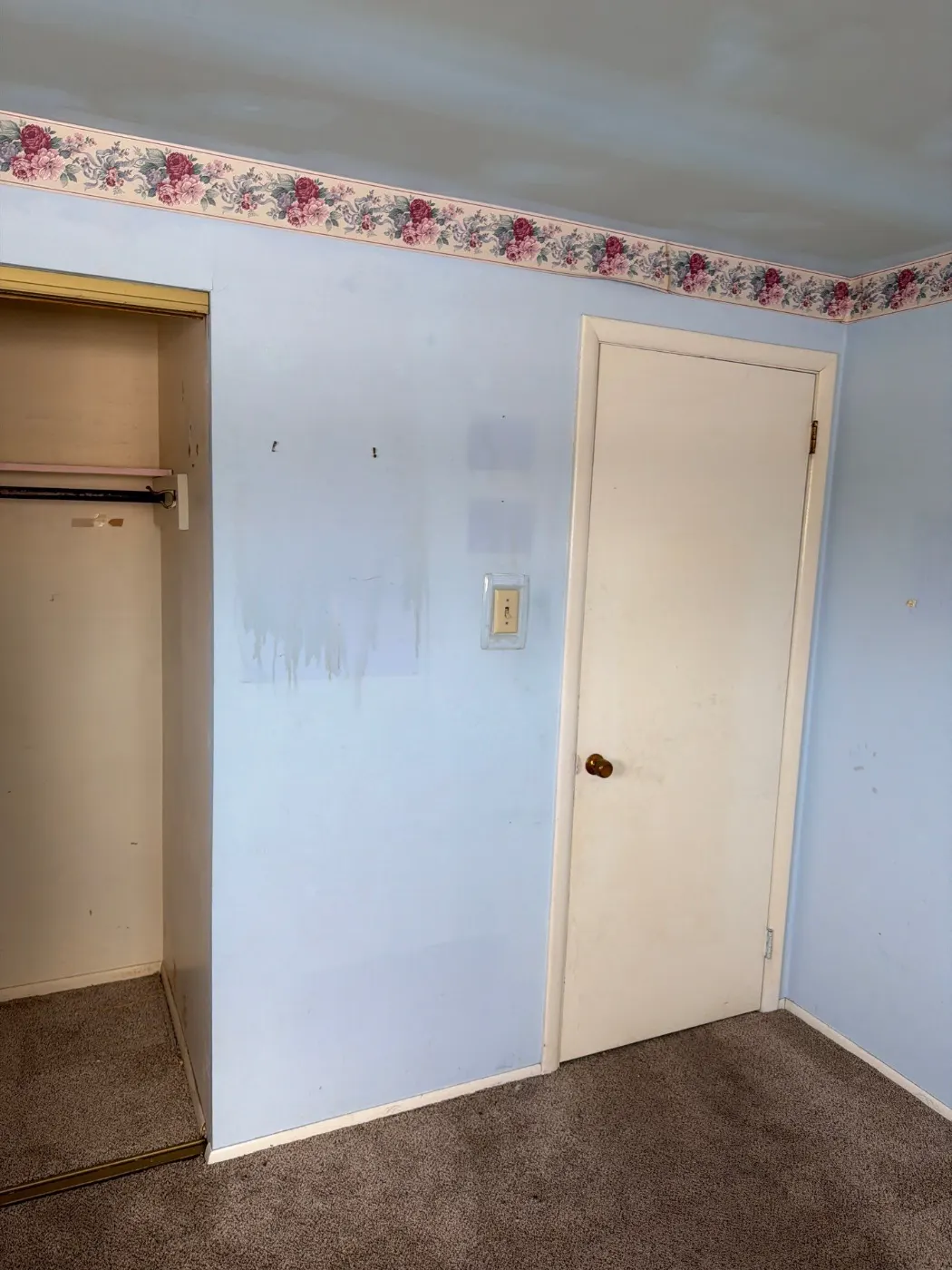 Air movers and dehumidifiers running in Mill Race Indiana home dry-out